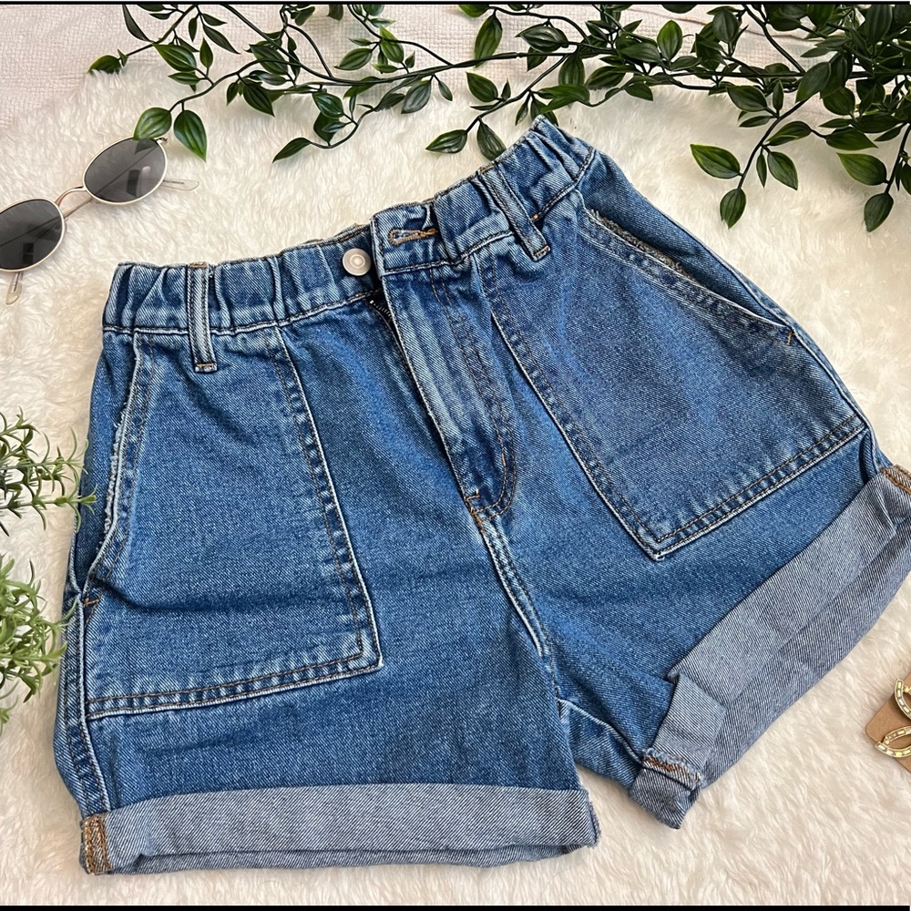 ROLL TAB HEM DENIM SHORTS